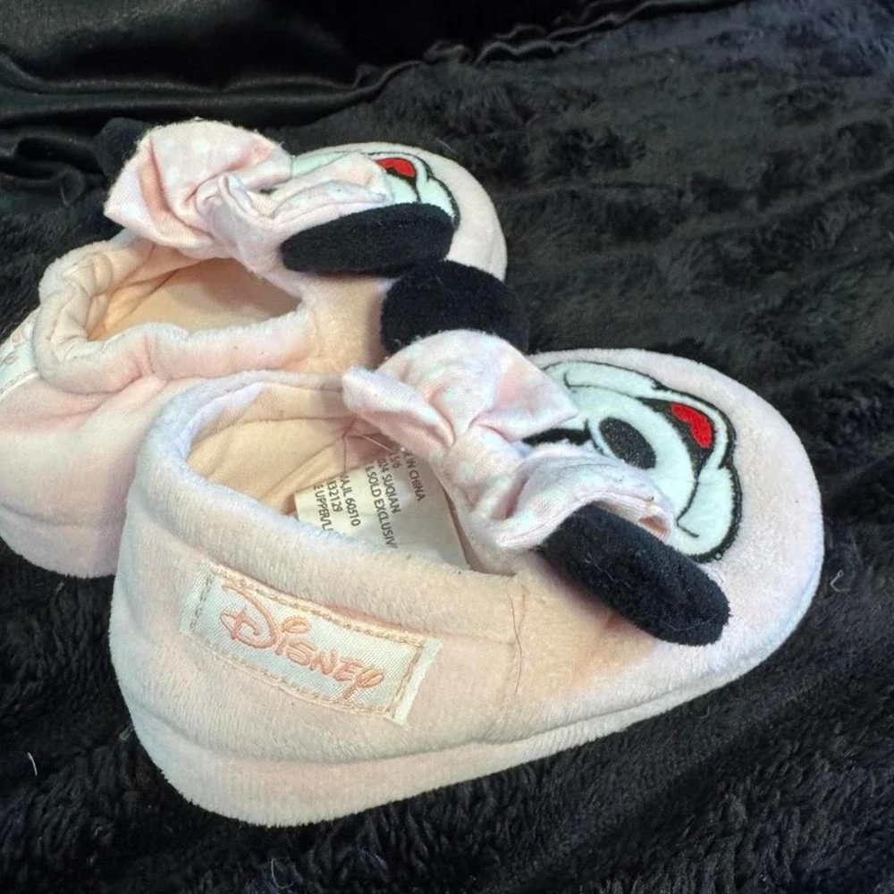 Disney Minnie Mouse baby slippers in pink & white size 5/6